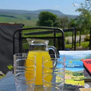 Ashes Farm - Ingleborough Barn Cottage, With 3 Peaks Views, Near Holiday home Settle